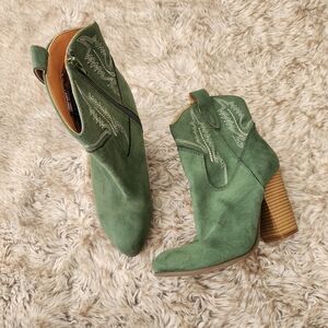 Code West Block Heel Low Green‎ Boots  Women's Size 7